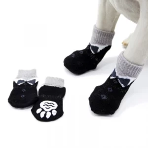 Knitted winter shoe for dogs