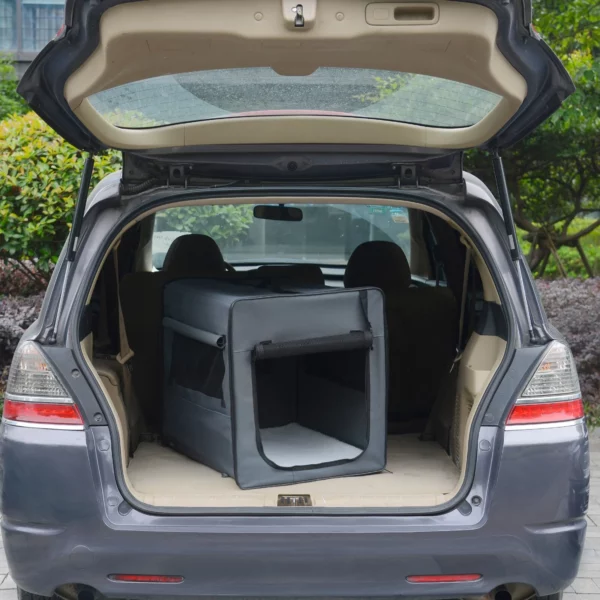 Portable kennel with mat