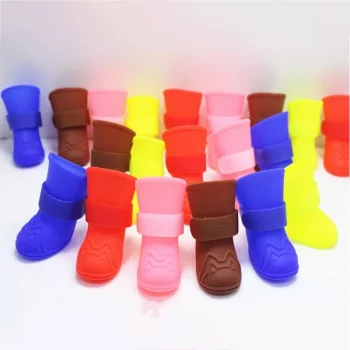 Bottes-de-pluie-pour-chien-Chaussure-pour-chien-Vetement-chien-couleur-BleuJauneMarronRoseRouge-1-600x600-1.webp