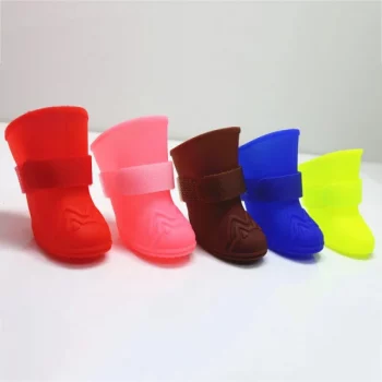 Bottes-de-pluie-pour-chien-Chaussure-pour-chien-Vetement-chien-couleur-BleuJauneMarronRoseRouge-2-600x600-1.webp