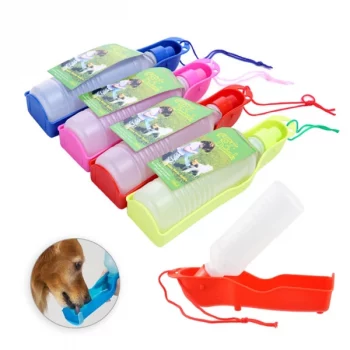 Bouteille-deau-portable-en-plastique-pour-chien-Accessoire-chien-Gourde-pour-chien-couleur-BleuJauneRoseRougeVert-600x600-1.webp