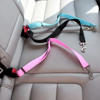 Laisse-de-voiture-pour-chien-Accessoire-chien-Harnais-chien-couleur-BleuGrisNoirOrangeRoseRougeVert-600x600-1.webp