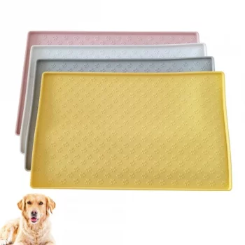 Tapis-de-gamelle-en-Silicone-pour-repas-des-chiens-Tapis-de-gamelle-pour-chien-Tapis-pour-chiens-couleur-BeigeGrisJauneN-600x600-1.webp